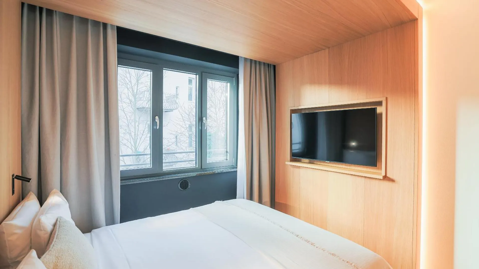 Bob W Muenchner Freiheit Otel Münih 4*,  Almanya